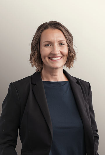 Maria Frölich 750 attr1 bkgrd RealPhoto v3 x2 1500x2210 2pass MoreDetail v3